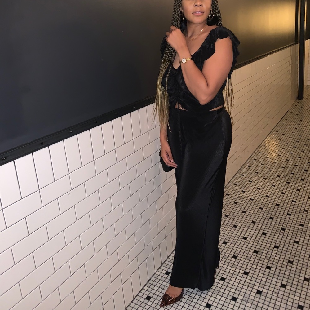 Black Zara set. Cropped scrunch top&wide leg pants